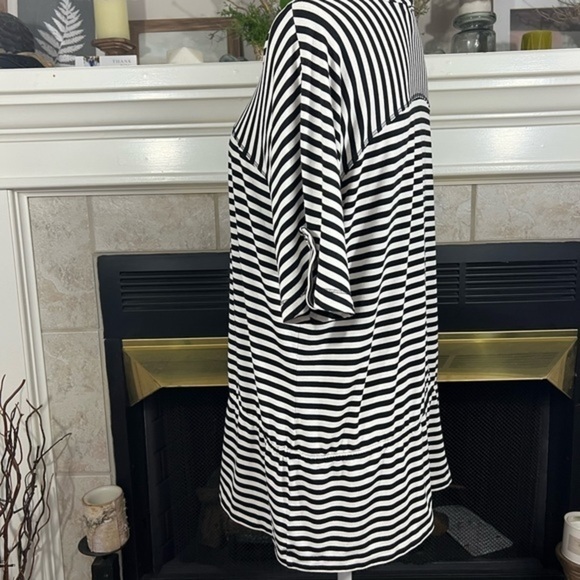 ST.JOHN Luxury Viscose Black And White Striped Tunic Top With Cowl Neck - Picture 5 of 16